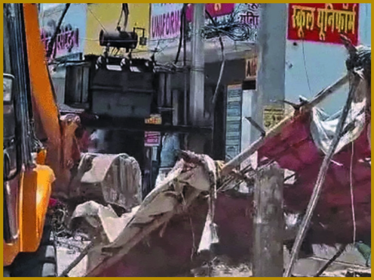 UDA Demolishes Illegal Structures on 100 Feet Road