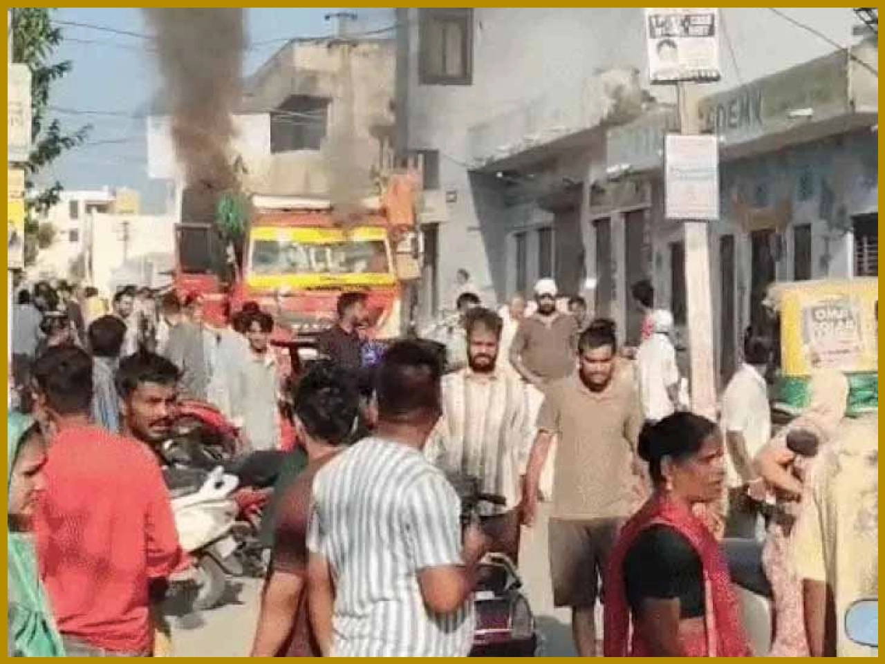 ट्रक ने स्कूटी सवार महिला को कुचला, मौत